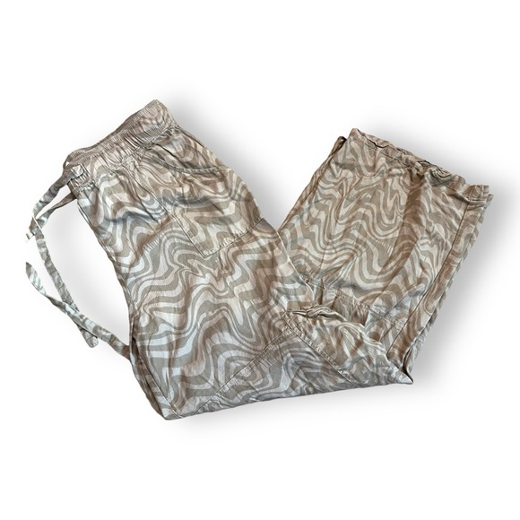 Urban Outfitters Cargo Pants Wide Leg in Swirl Tan Print size Large - Picture 3 of 6